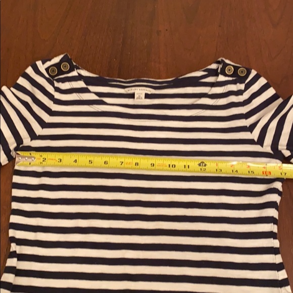 14:06 - Banana Republic Stripped Shirt - Picture 9 of 13